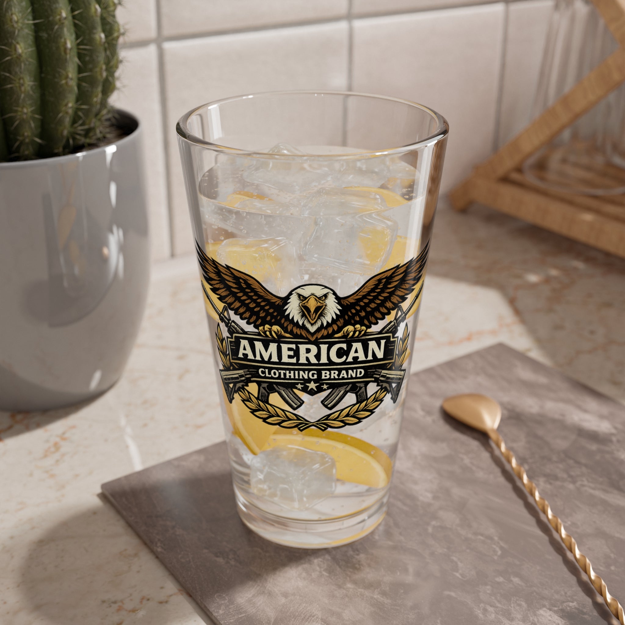 16oz Mixing Glass with American Eagle Crest – Patriotic Barware
